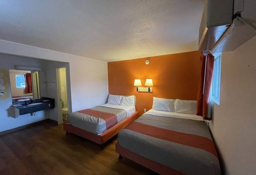 Номер Стандарт 2 Двуспальные Кровати, Travelodge By Wyndham Brattleboro Vt