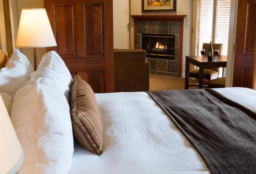 Deluxe Suite King Bed, Pine Ridge Inn