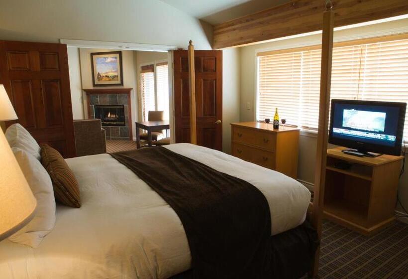 Deluxe Suite King Bed, Pine Ridge Inn