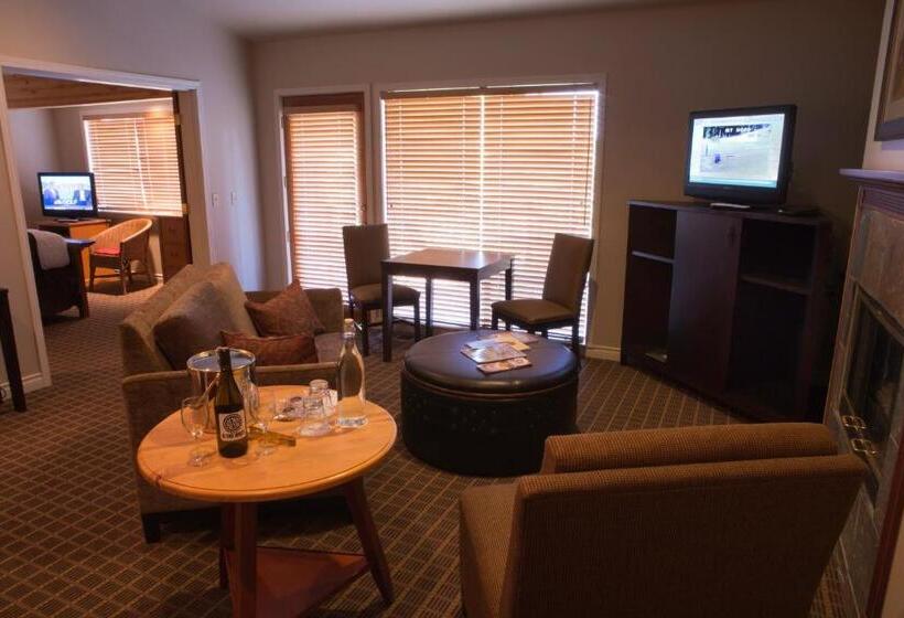 سوئیت دولوکس با چشم‌انداز, Pine Ridge Inn