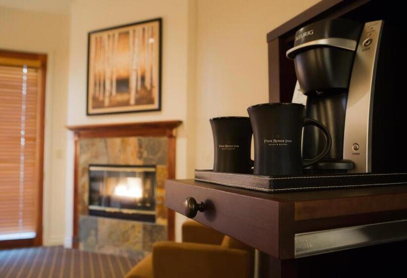 سوییت سوپریور, Pine Ridge Inn