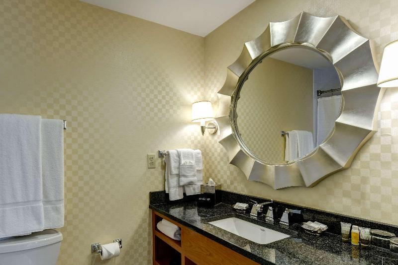 سوئیت با تخت بزرگ, Port Inn And Suites Portsmouth, Ascend Hotel Collection