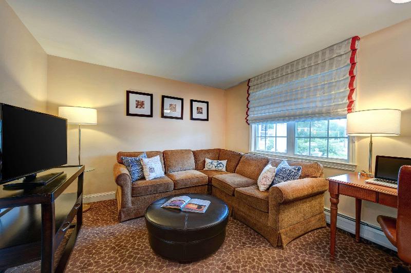 سوئیت با تخت بزرگ, Port Inn And Suites Portsmouth, Ascend Hotel Collection