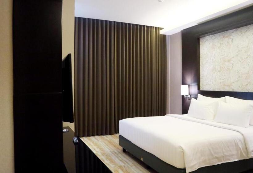 Номер Superior Кровать Кинг, Grand Karlita Hotel Purwokerto