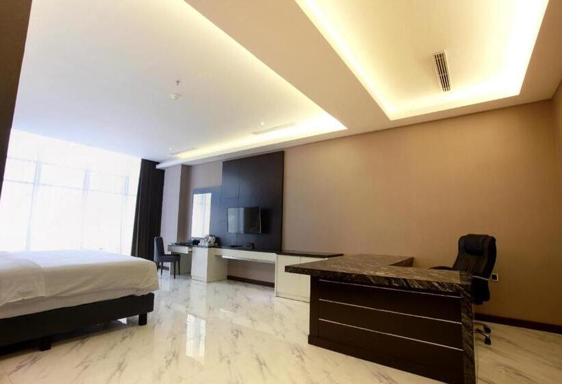 Президентский Люкс, Grand Karlita Hotel Purwokerto