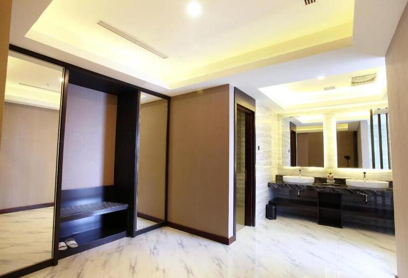 Президентский Люкс, Grand Karlita Hotel Purwokerto