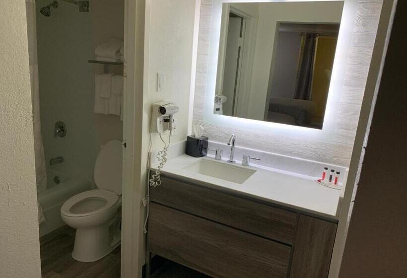스위트, Ramada By Wyndham North Platte
