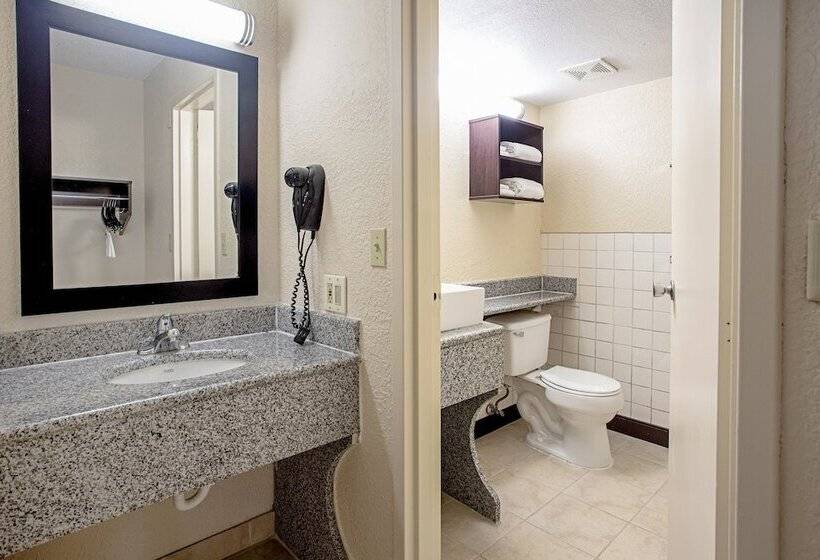 اتاق لوکس, Red Roof Inn Plus+ Wichita East