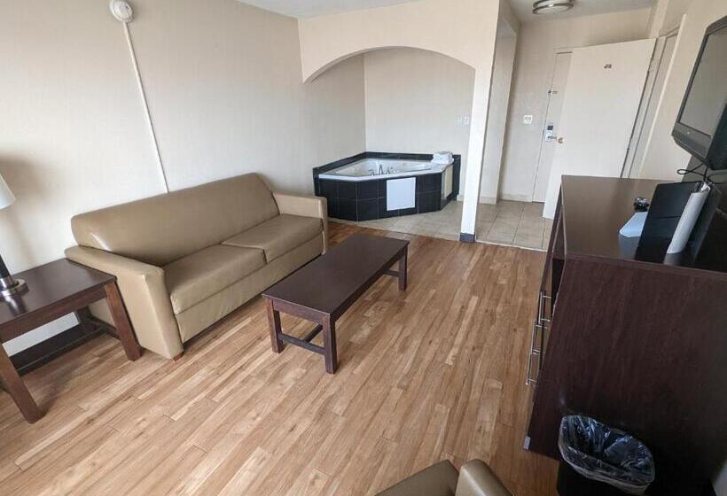 سوئیت 2 خوابه, Red Roof Inn Plus+ Wichita East