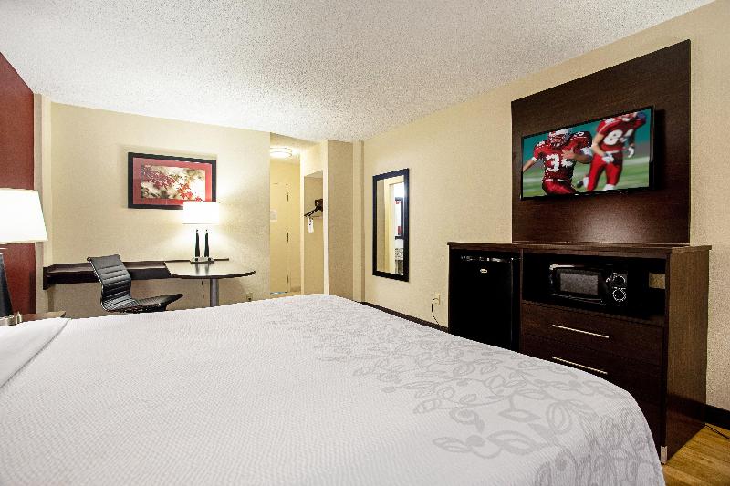 اتاق سوپریور با تخت بزرگ, Red Roof Inn Plus+ Wichita East