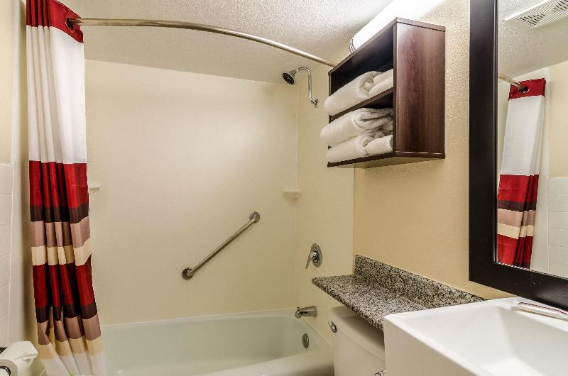 اتاق لوکس با تخت بزرگ, Red Roof Inn Plus+ Wichita East