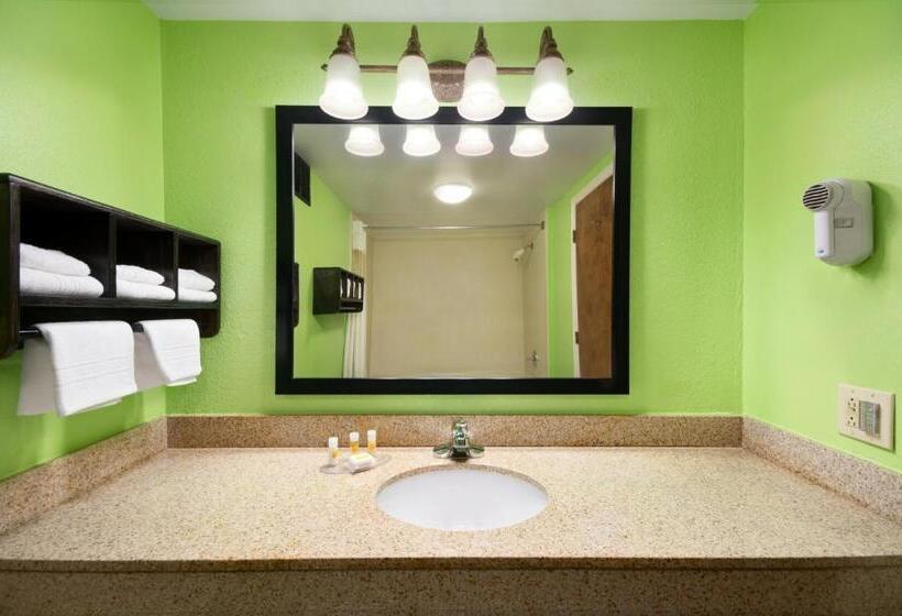 Номер Deluxe, Days Inn By Wyndham Acworth