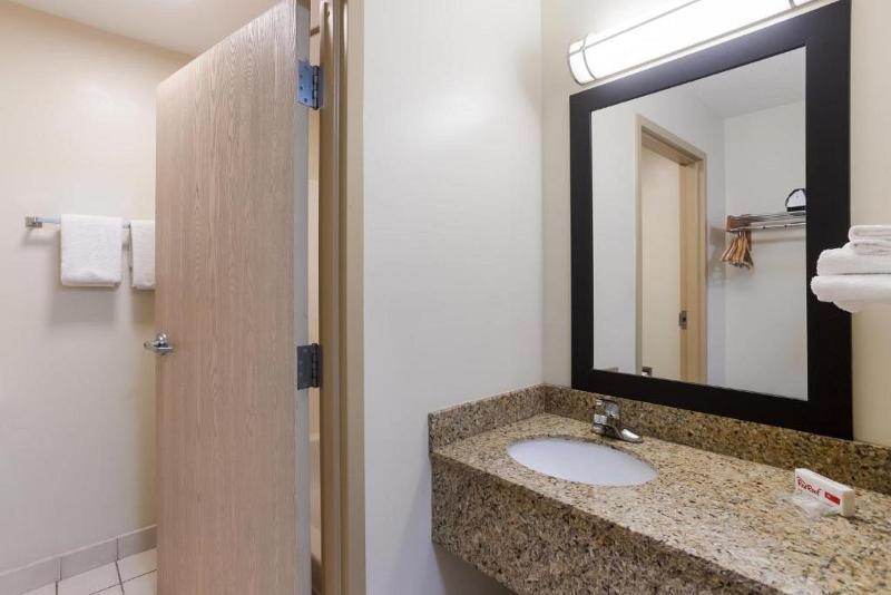 Номер Deluxe, Red Roof Inn London I75