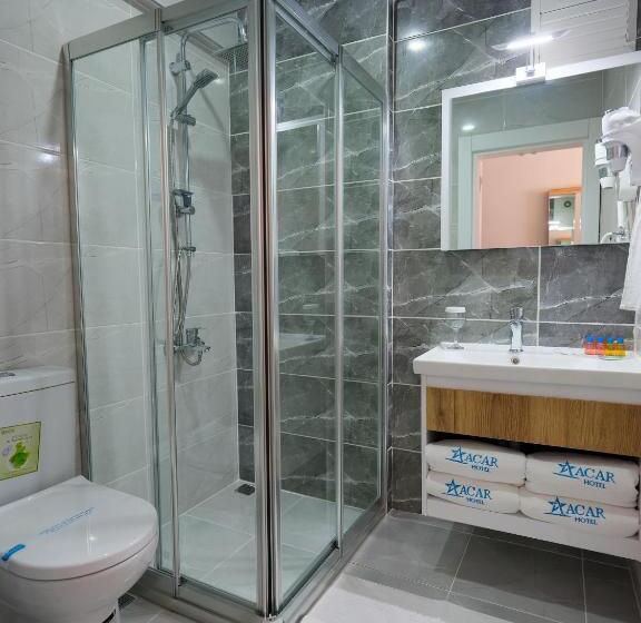 Family Suite, Acar