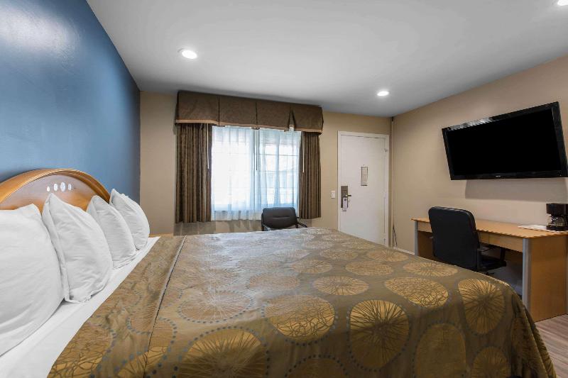 스탠다드 룸 킹사이즈 침대, Rodeway Inn Escondido Downtown