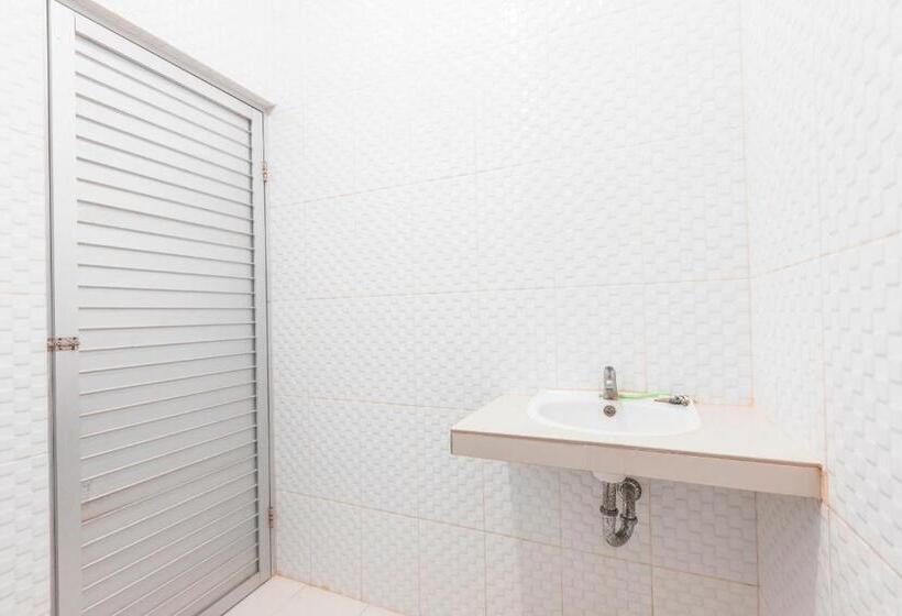 Номер Стандарт, Reddoorz Near Universitas Esa Unggul Bekasi Harapan Indah