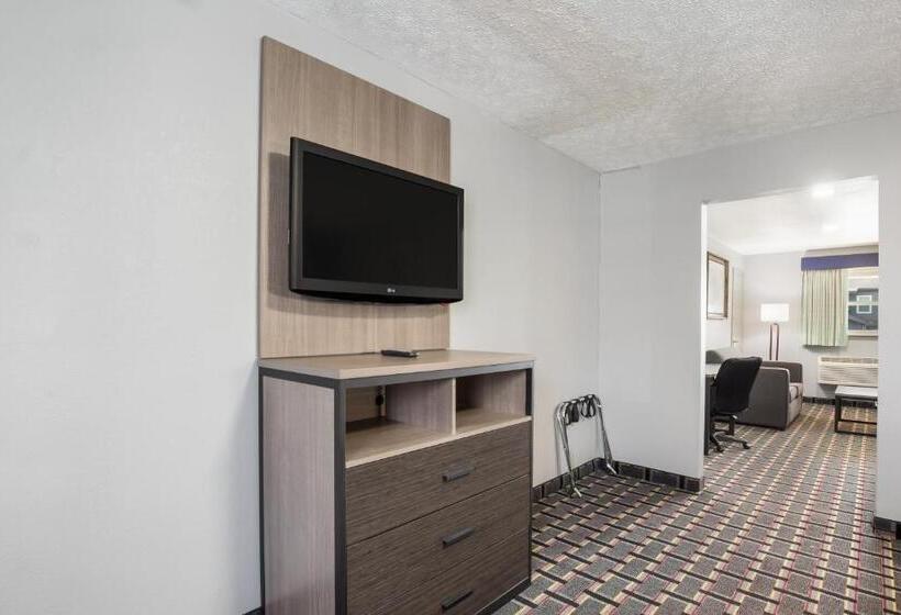 Люкс Повышенной Комфортности, Knights Inn And Suites Salem