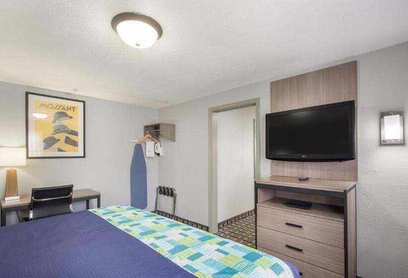 Люкс Кровать Кинг, Knights Inn And Suites Salem
