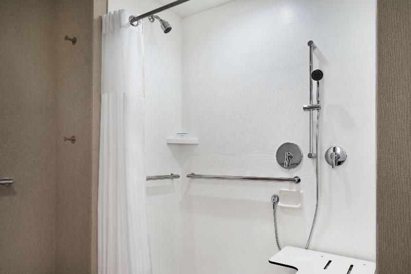 Номер Deluxe Кровать Кинг, Hilton Garden Inn Milwaukee Brookfield Conference Center, Wi