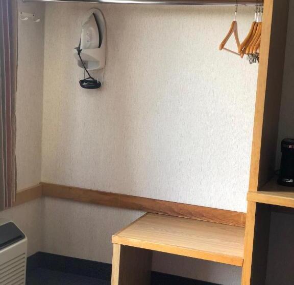 اتاق استاندارد یک تخته برای معلولان, Airport Lodging Pittsburgh Airport