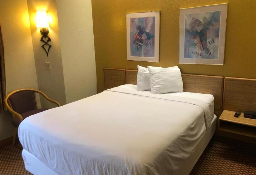 اتاق استاندارد با تخت دو نفره بزرگ, Airport Lodging Pittsburgh Airport