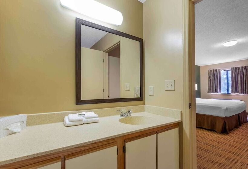استودیوی لوکس, Extended Stay America Suites  Raleigh  Cary  Harrison Ave
