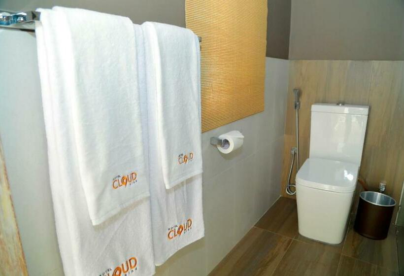 اتاق لوکس با چشم‌انداز استخر, Cloud 9 Negombo
