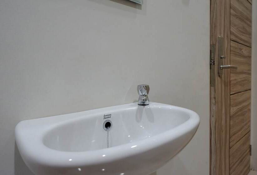 Номер Стандарт, Reddoorz @ Jalan Kartini Semarang