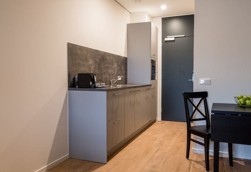 اتاق لوکس, Nero Office Hotel & City Café