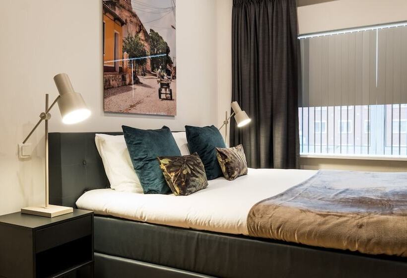 اتاق لوکس, Nero Office Hotel & City Café
