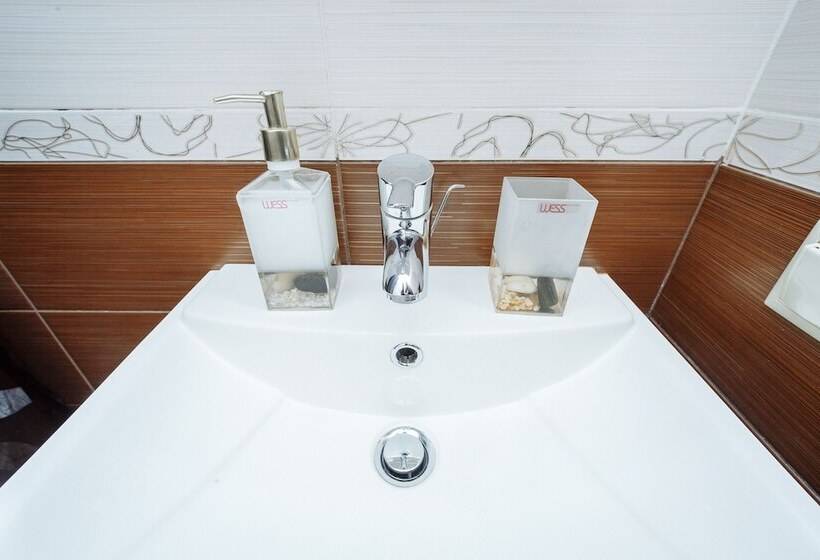 小型套房, Bliss House