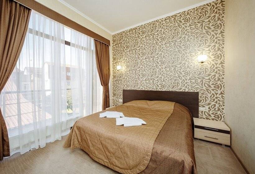 Полулюкс, Bliss House