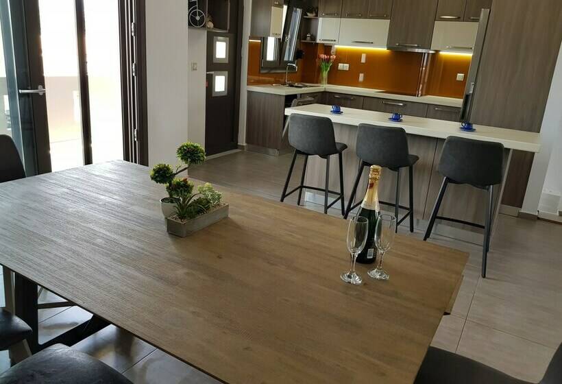 Дом 3 Спальни, Angela S Sea View 3 Bd House