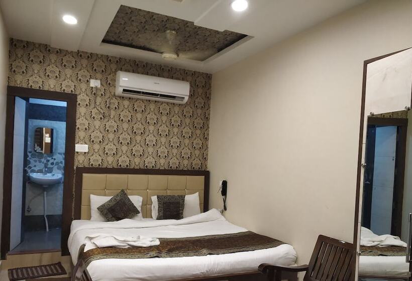 اتاق لوکس, Aadesh Palace