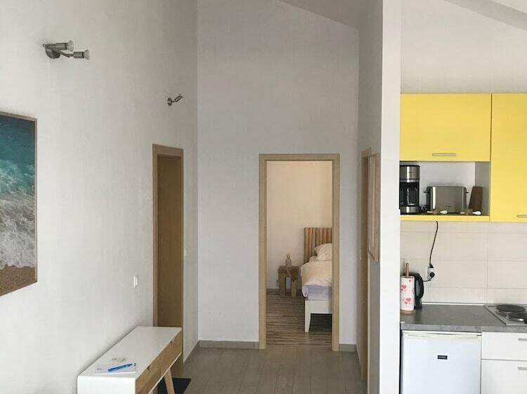 آپارتمان خانوادگی, Sunny Apartments