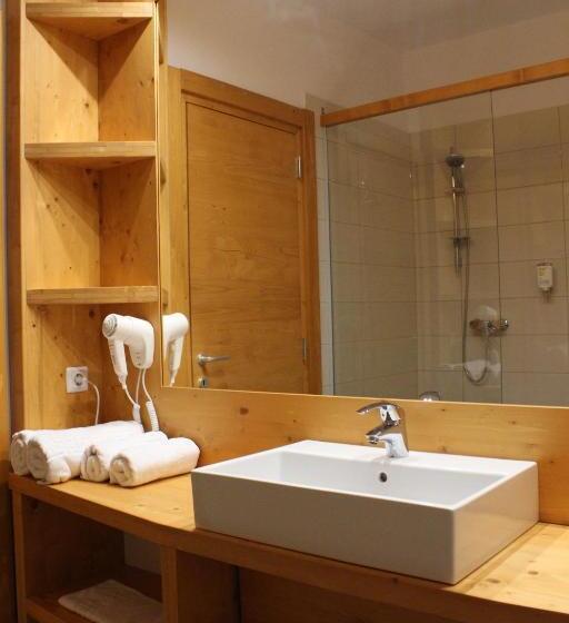 اتاق استاندارد با چشم‌انداز کوهستان, Monte Cervo Bio Hotel & Spa