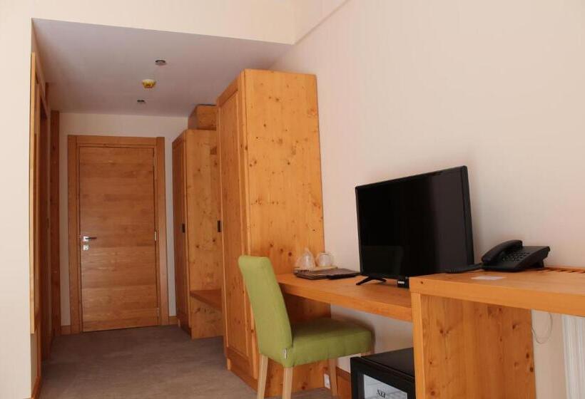 اتاق استاندارد با چشم‌انداز کوهستان, Monte Cervo Bio Hotel & Spa