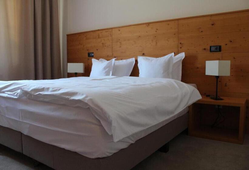 سوییت خانوادگی, Monte Cervo Bio Hotel & Spa