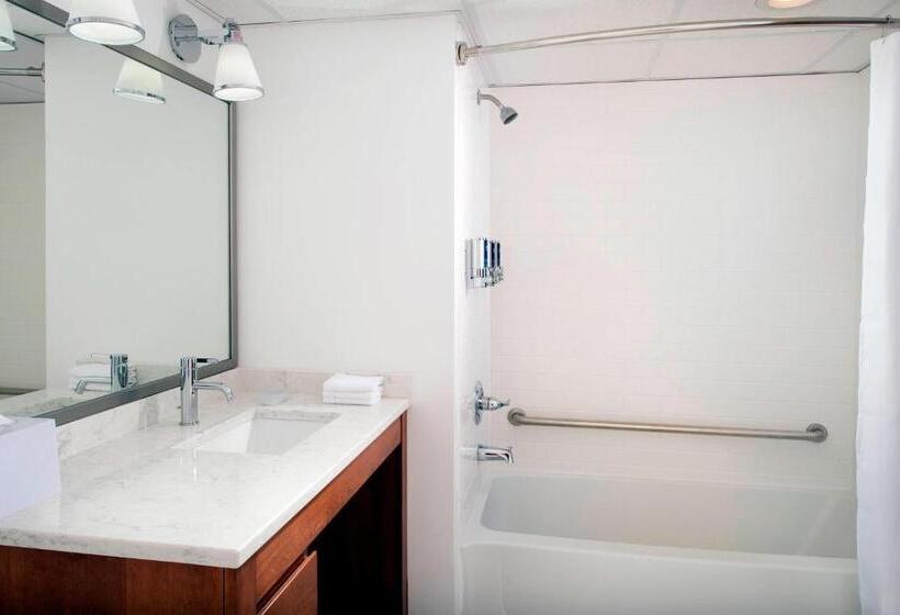 سوئیت با تخت بزرگ, Four Points By Sheraton Virginia Beach Oceanfront