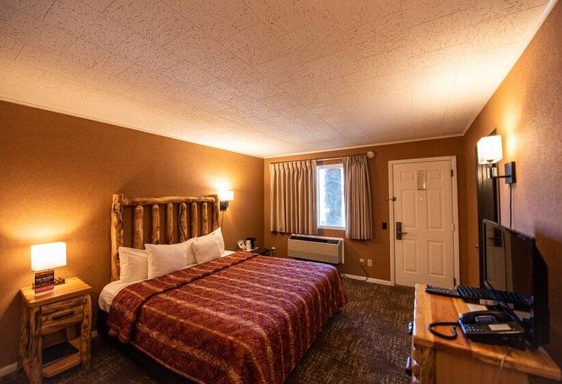 Люкс 2 Спальни, Super 8 By Wyndham Bridgeview Of Mackinaw City