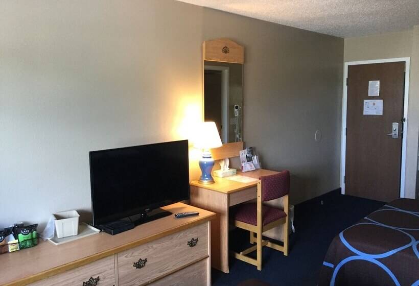 带2个双人床的标准工作室, Super 8 By Wyndham Middletown