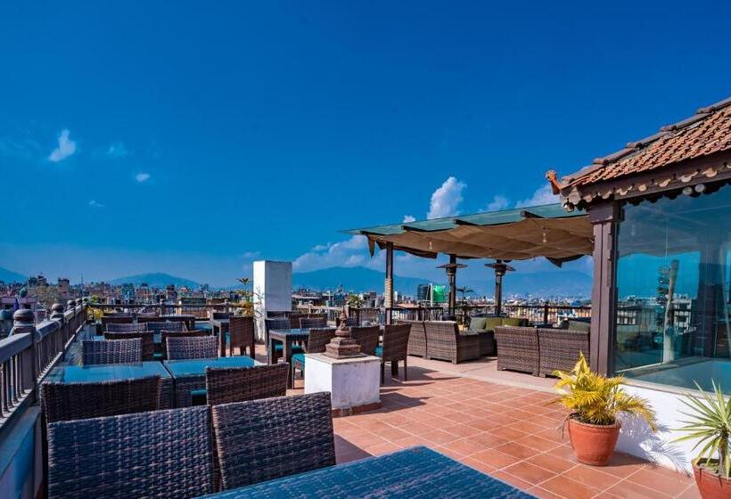 سوییت اجرایی, Pahan Chhen   Boutique