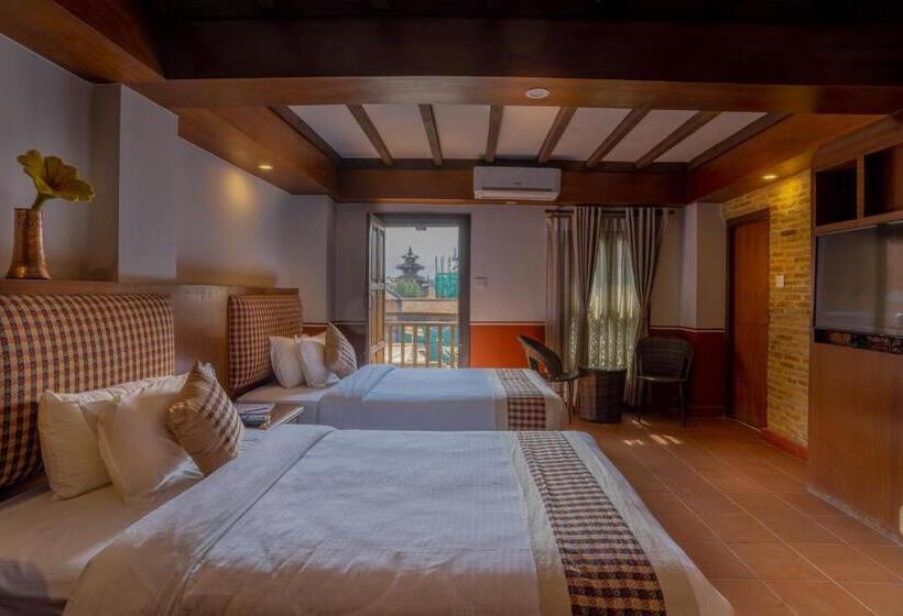 سوییت سوپریور, Pahan Chhen   Boutique