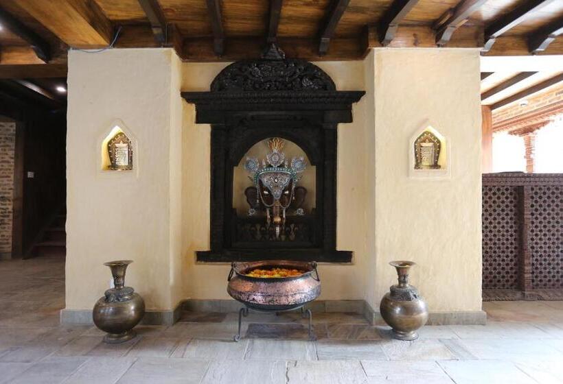 سوییت اجرایی, Pahan Chhen   Boutique