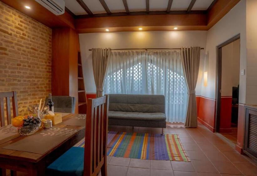 سوییت خانوادگی, Pahan Chhen   Boutique