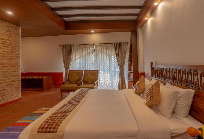 سوییت خانوادگی, Pahan Chhen   Boutique