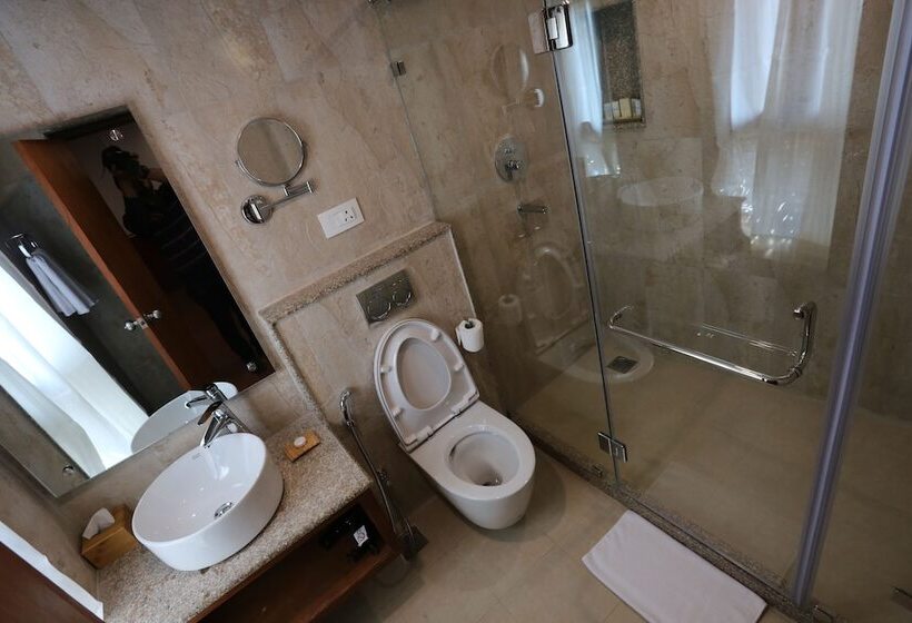 اتاق لوکس, Pahan Chhen   Boutique