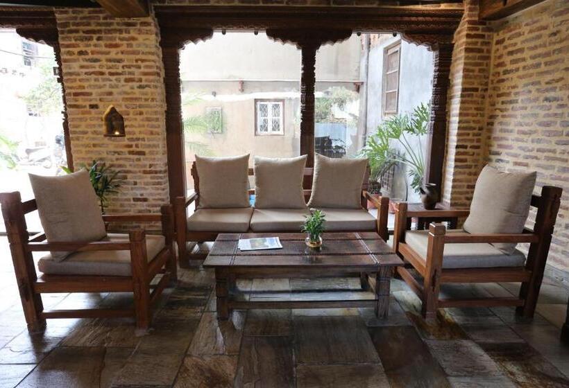 سوییت خانوادگی, Pahan Chhen   Boutique