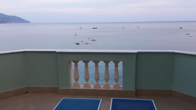 اتاق لوکس با چشم‌انداز دریا, La Terrazza Sul Mare Affittacamere