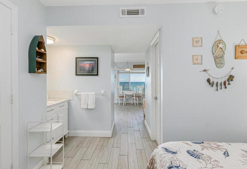 풀장 전망 스위트, Tuckaway Shores Resort